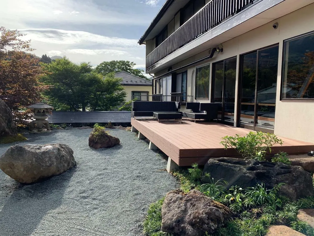 Onsen & Garden -Asante Inn- Hakone Japón