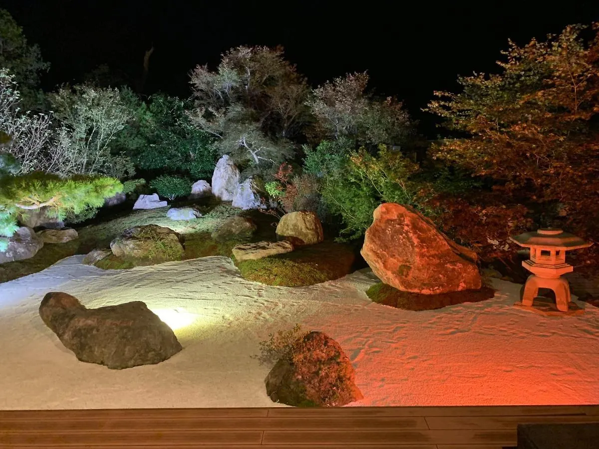Konukevi Onsen & Garden -Asante Inn- Hakone Japonya